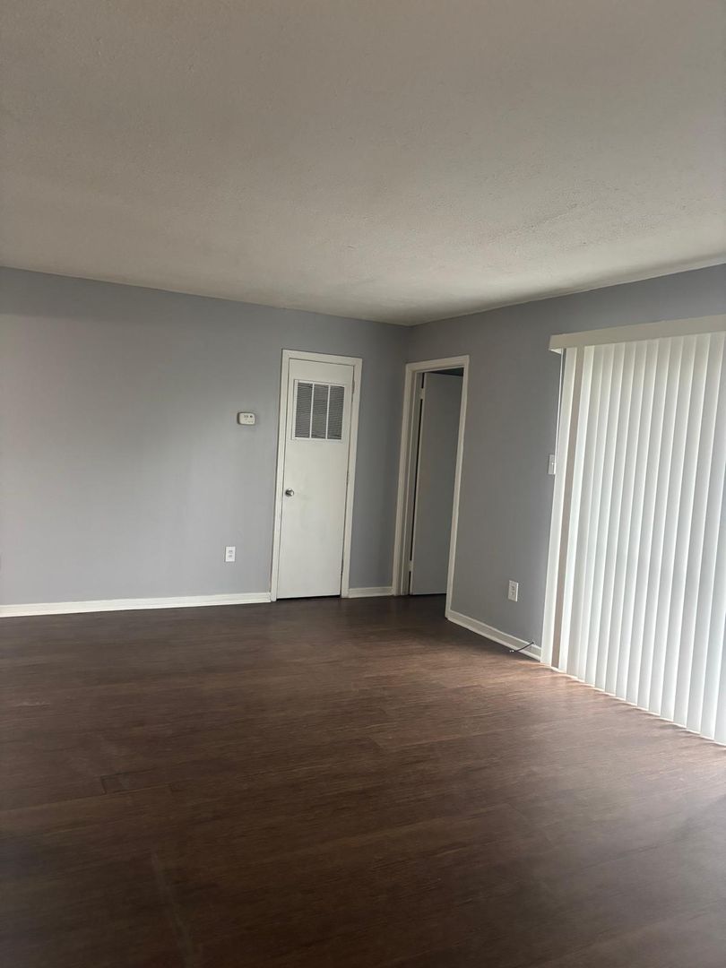 Jackson Apartment: 225 W McDowell Road