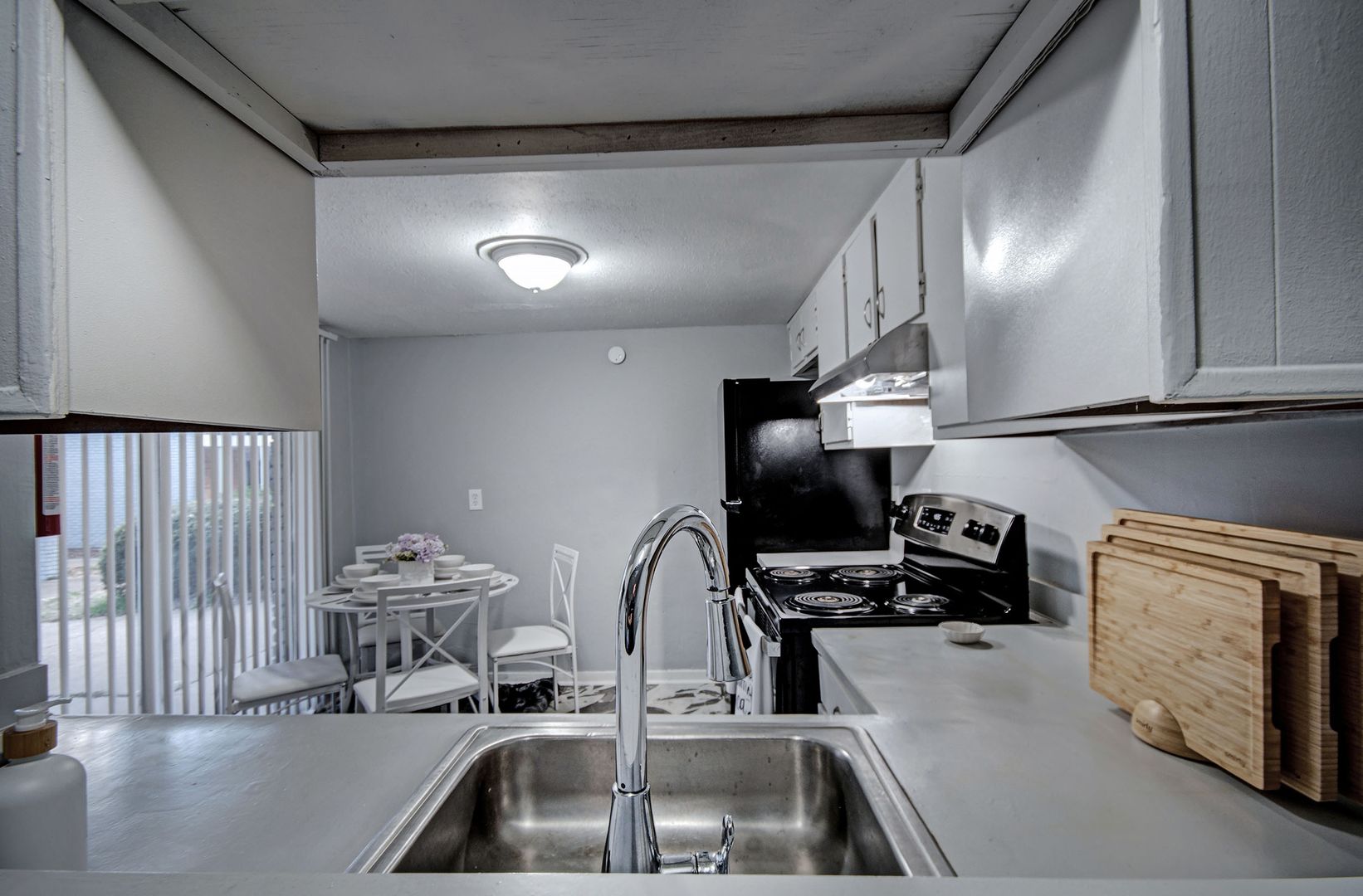 Jackson Apartment: 225 W McDowell Road