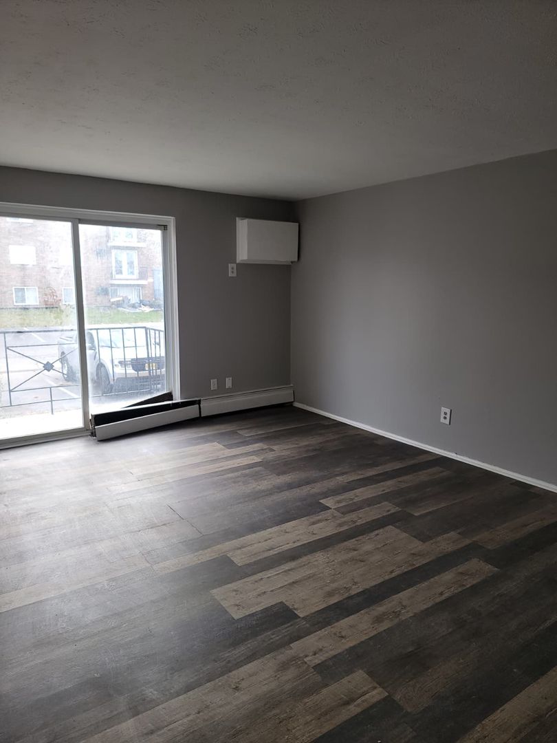 East Cleveland Apartment: 13420 Euclid Ave