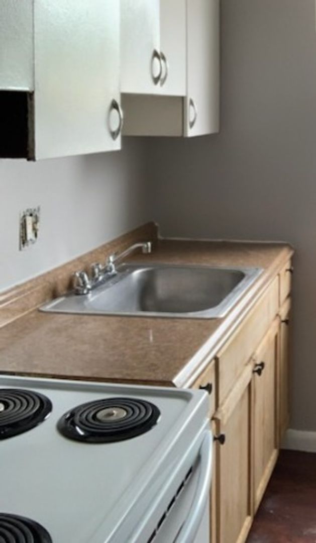 East Cleveland Apartment: 13984 Superior Rd