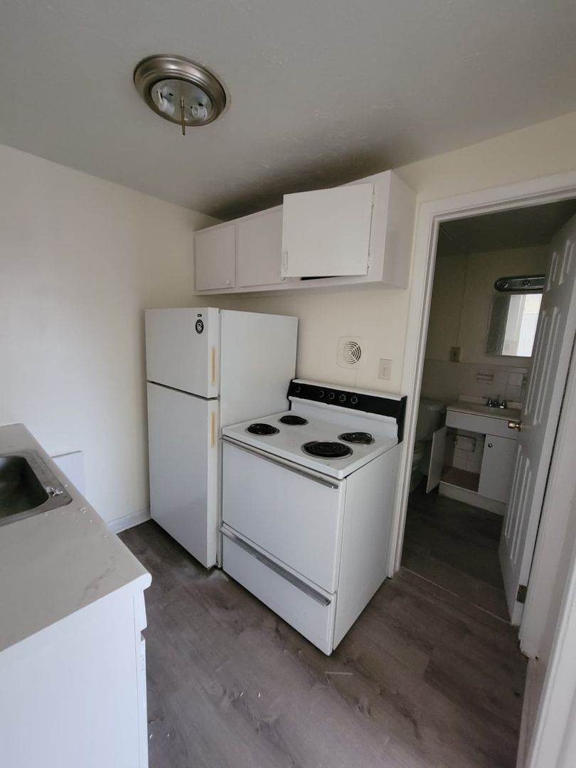 East Cleveland Apartment: 13420 Euclid Ave