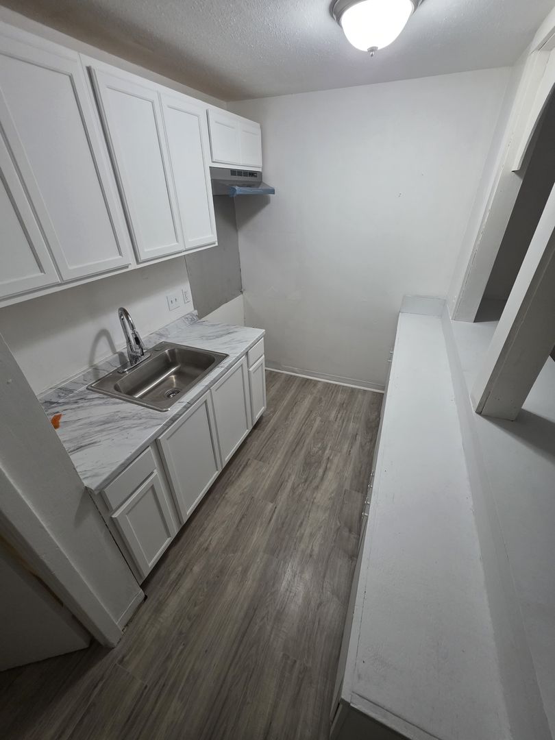 Jackson Apartment: 1505 North West Street