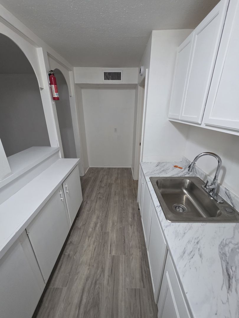 Jackson Apartment: 1505 North West Street