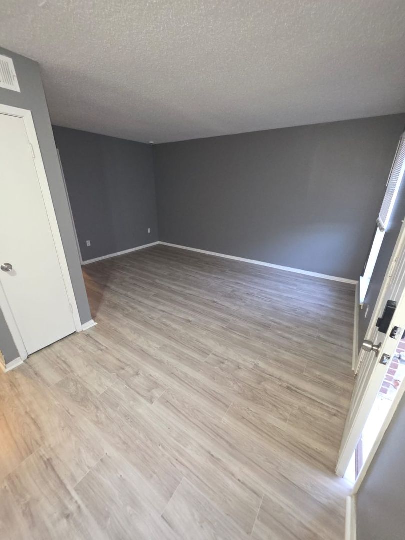 Jackson Apartment: 1505 North West Street