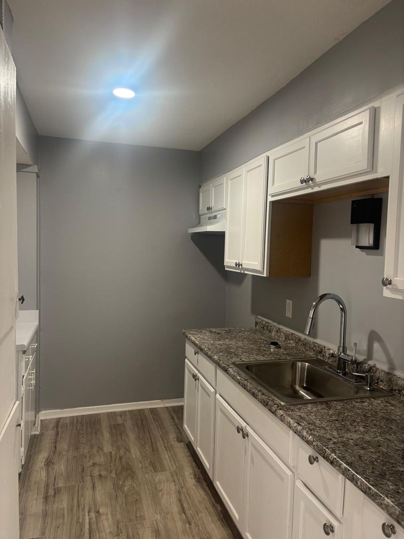 Jackson Apartment: 1505 North West Street