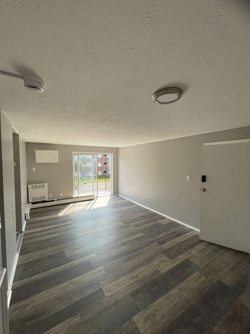 East Cleveland Apartment: 13420 Euclid Ave