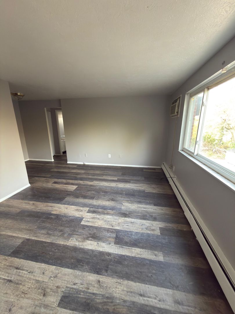 East Cleveland Apartment: 14835 Euclid Ave