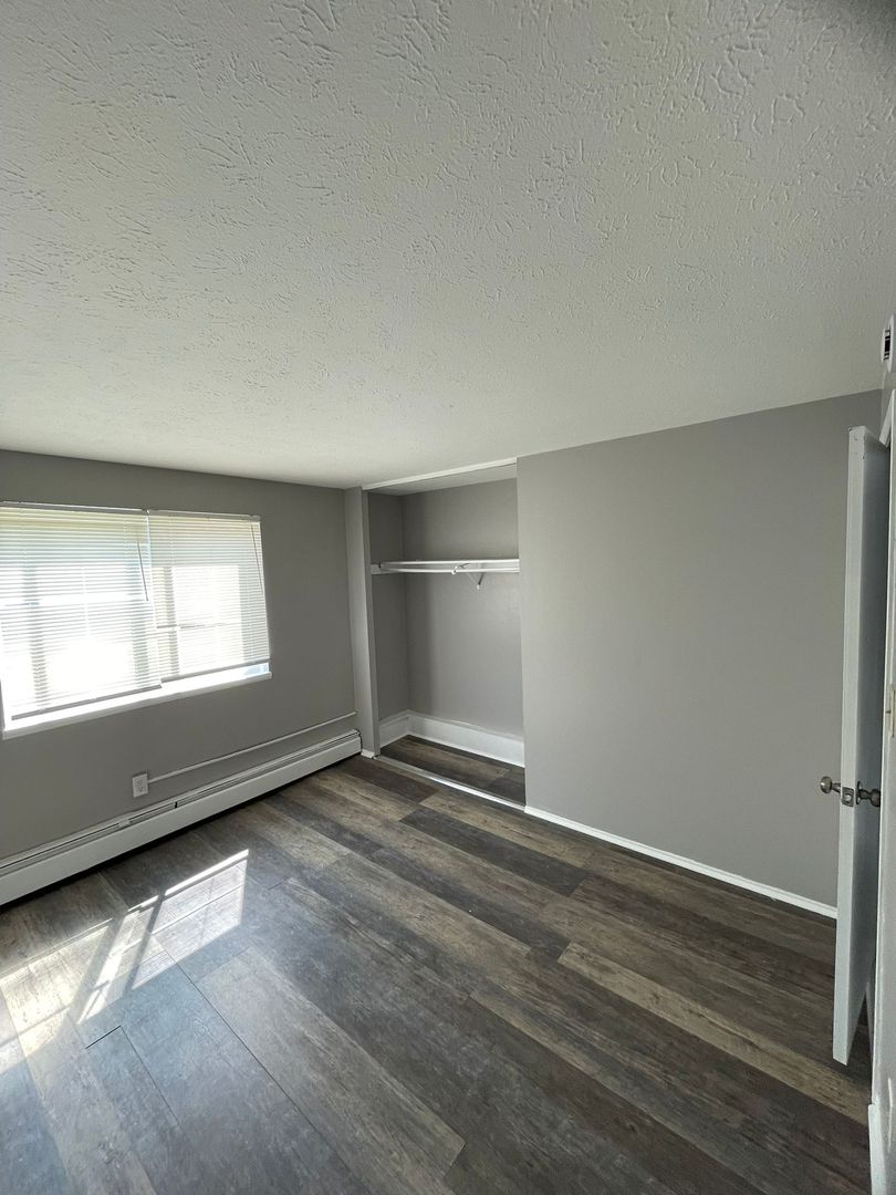 East Cleveland Apartment: 13420 Euclid Ave