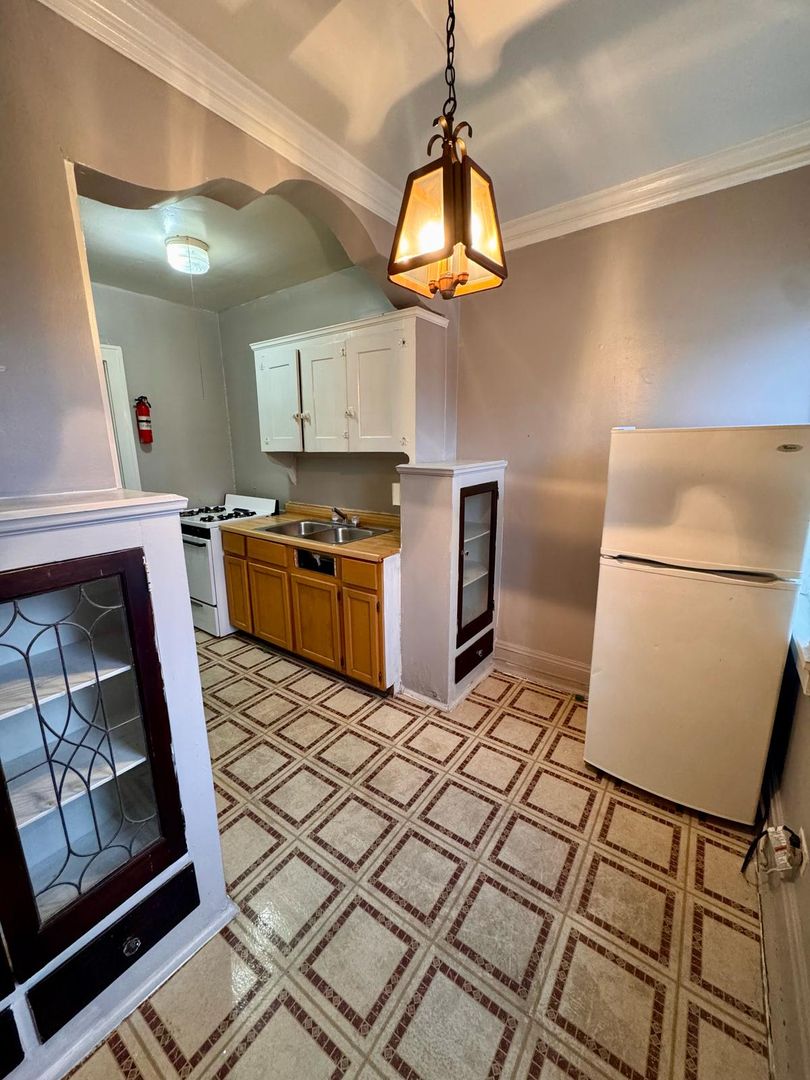 Cleveland Apartment: 14300 Lakashore Blvd