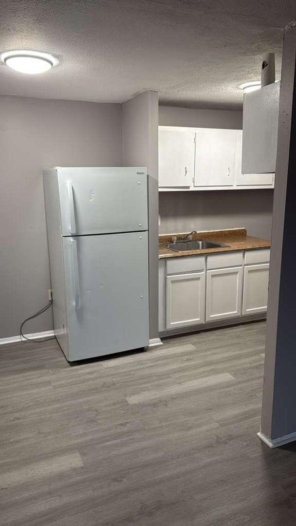 East Cleveland Apartment: 13540 Superior Rd