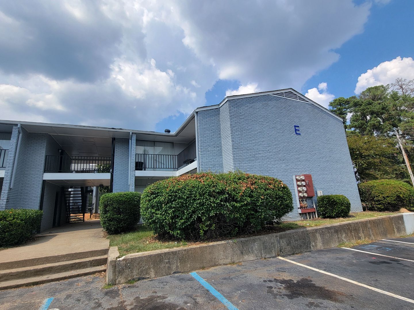 Jackson Apartment: 225 W McDowell Road