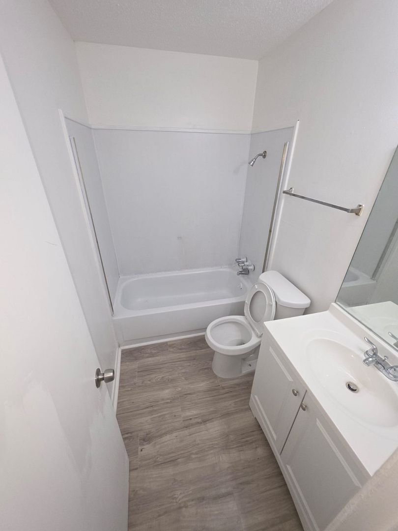 Jackson Apartment: 1505 North West Street