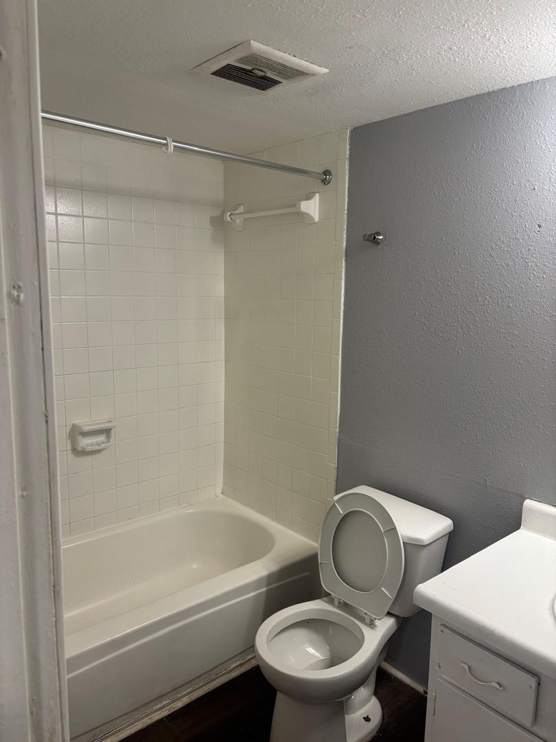 Jackson Apartment: 225 W McDowell Road