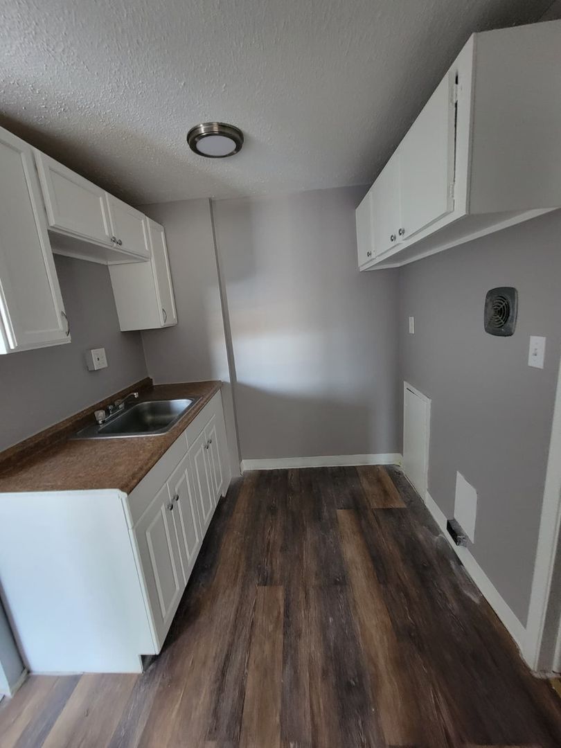 East Cleveland Apartment: 13420 Euclid Ave