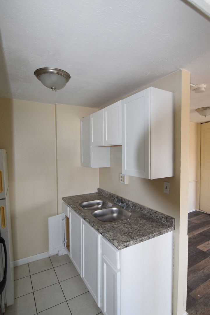 East Cleveland Apartment: 13420 Euclid Ave