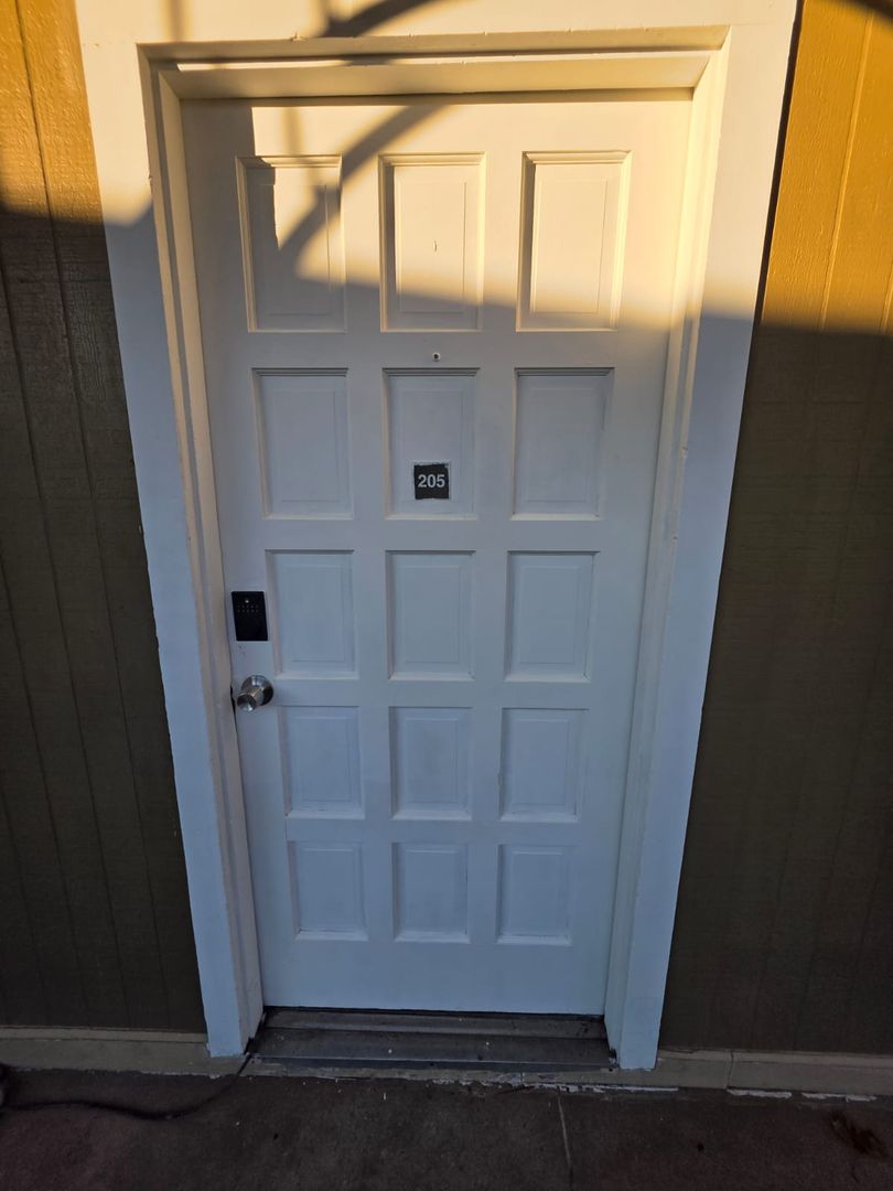 Jackson Apartment: 1505 North West Street