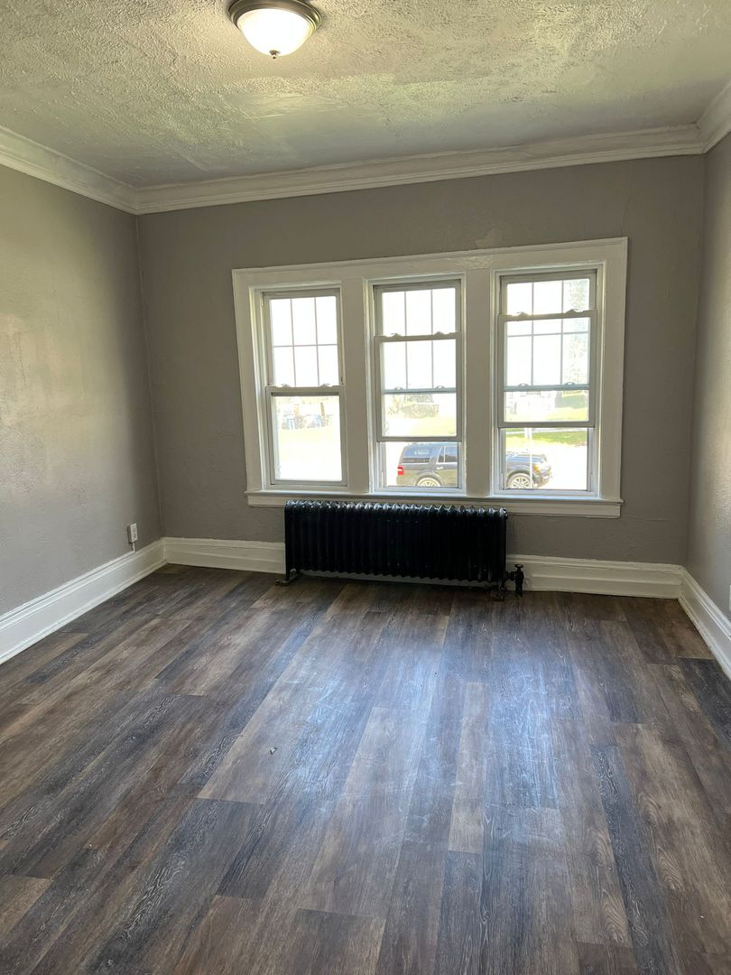 Cleveland Apartment: 1374 West Blvd