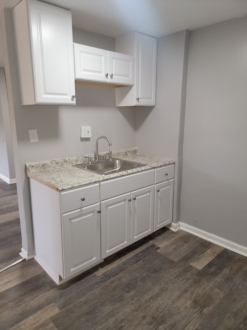 East Cleveland Apartment: 13420 Euclid Ave