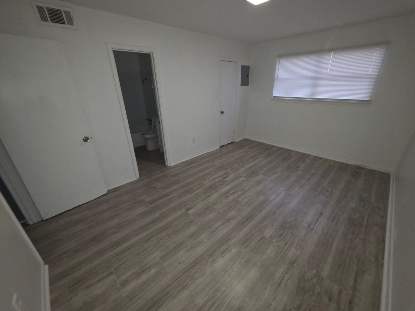 Jackson Apartment: 1505 North West Street