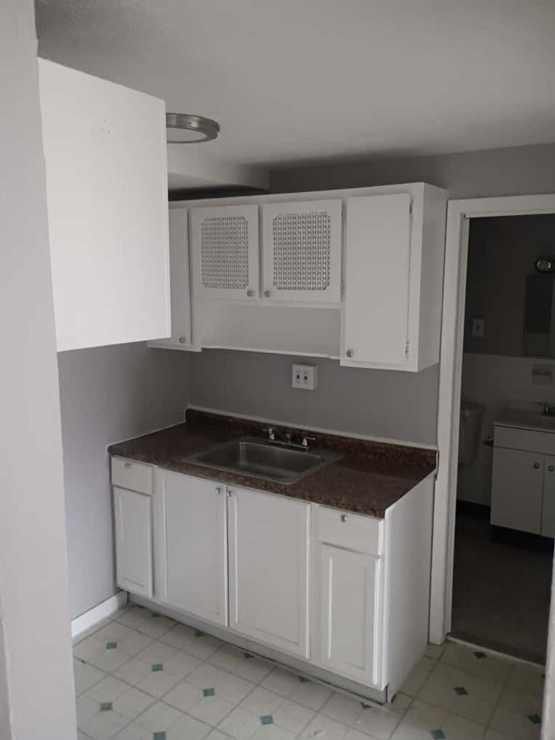 East Cleveland Apartment: 13420 Euclid Ave