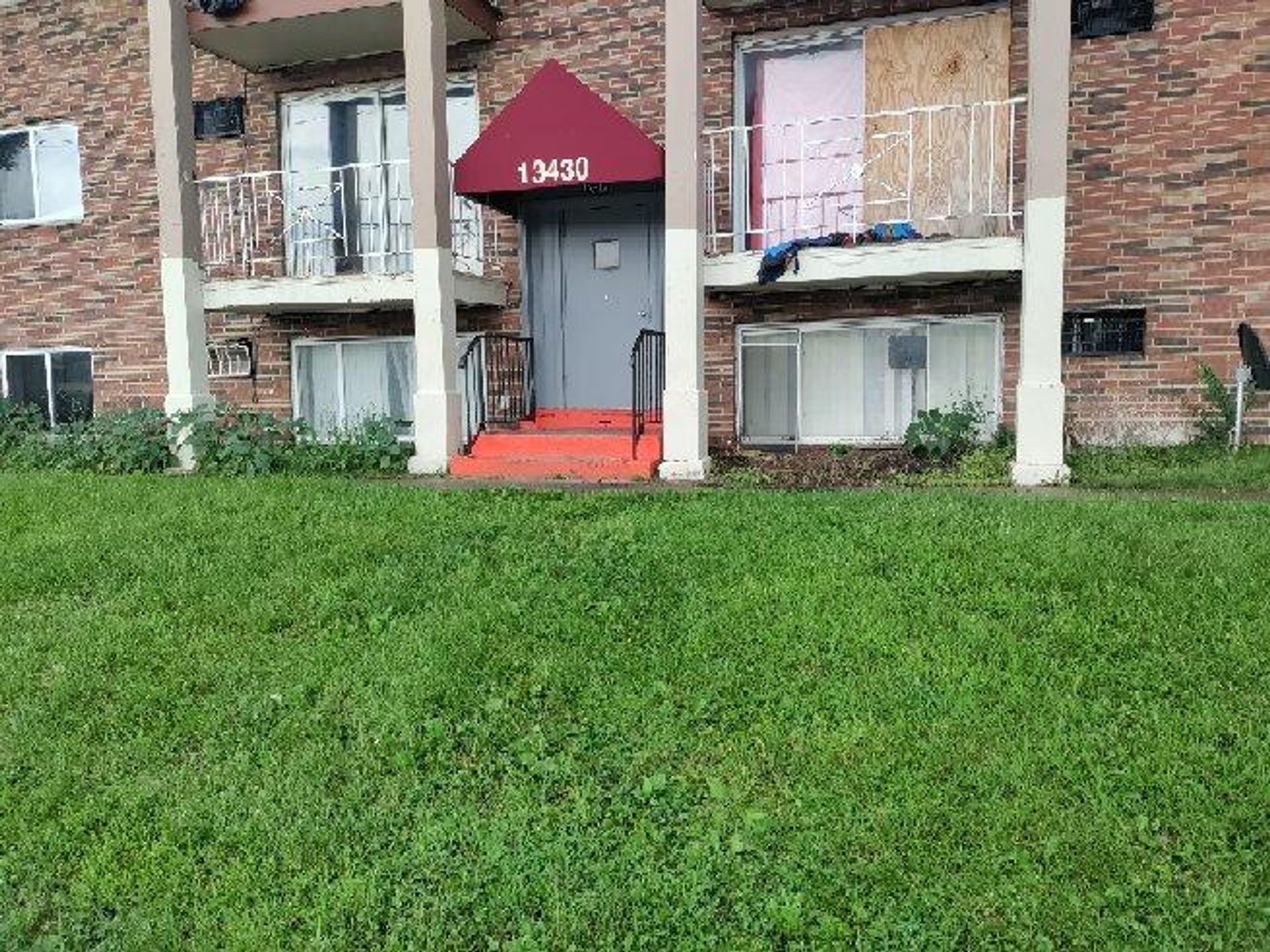 East Cleveland Apartment: 13430 Euclid Ave