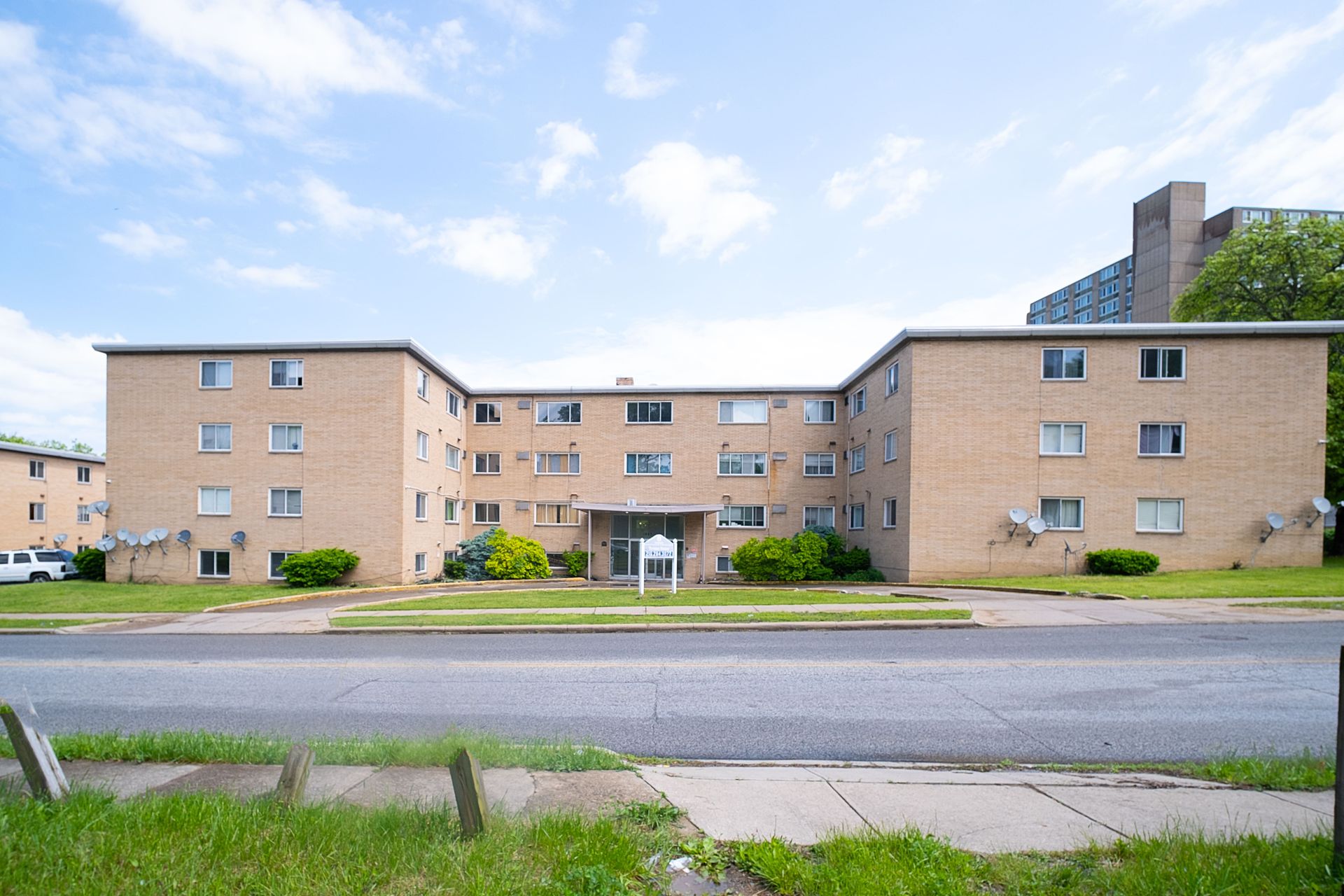East Cleveland Apartment: 1885 N Taylor Rd