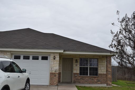 Spacious 3 Bedroom Duplex in Killeen with Ceramic Tile Throughout! – photo 1