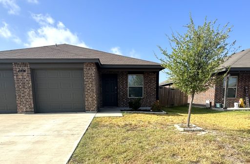 Spacious 3 Bedroom, 2 bath in NEWER NEIGHBORHOOD off Roy Reynolds and FM 439 – photo 1