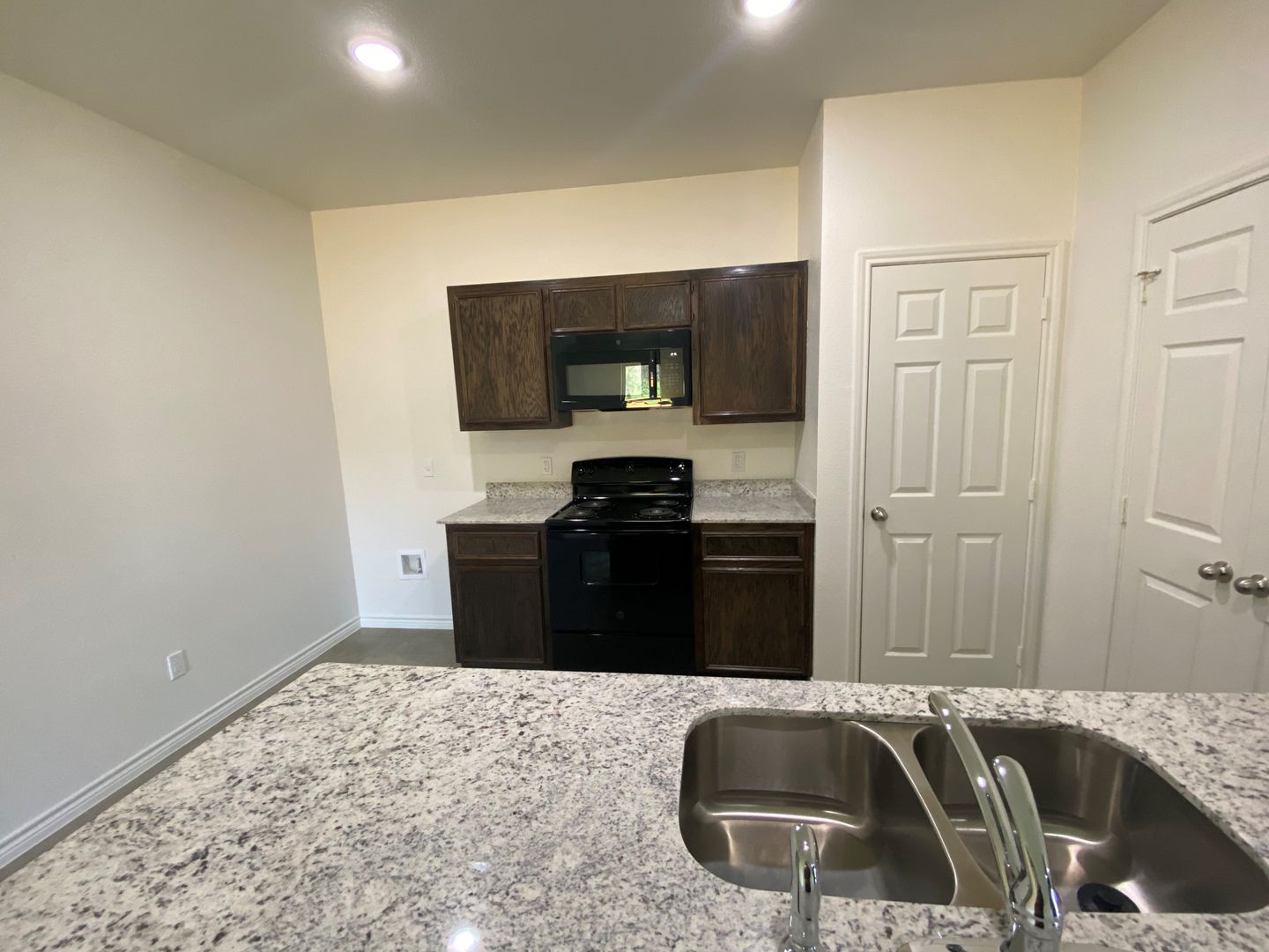 Temple Apartment: 2302 Zanoletti