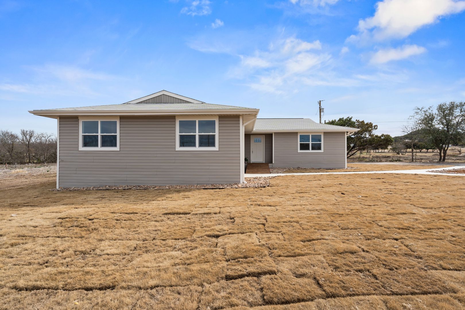 2-5 ACRES IN HARKER HEIGHTS! FOUR BEDROOMS FULLY REMODELED!