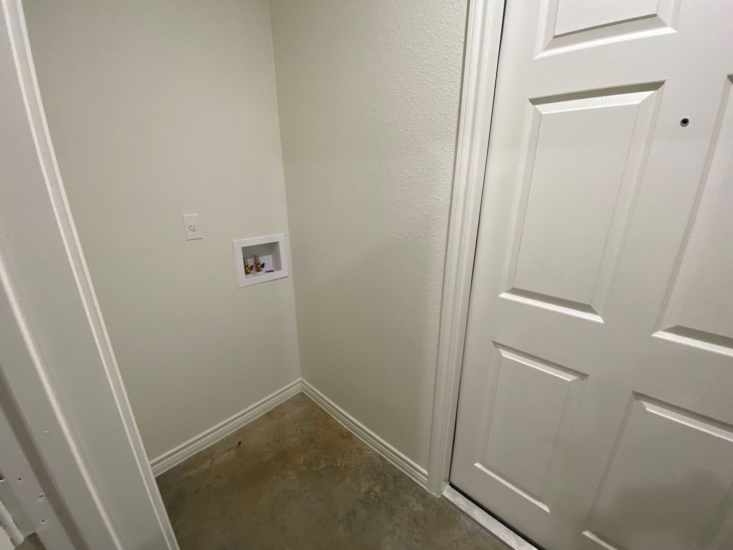 Temple Apartment: 2302 Zanoletti