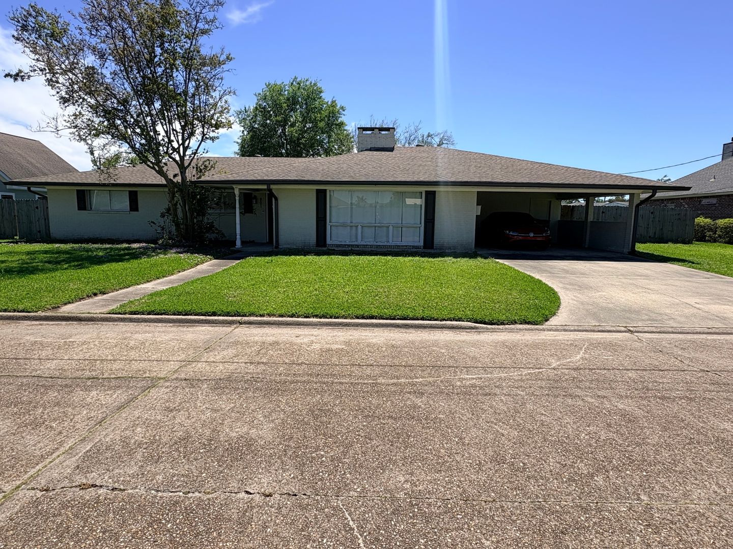 Lake Charles House: 901 Fair Oaks Lane