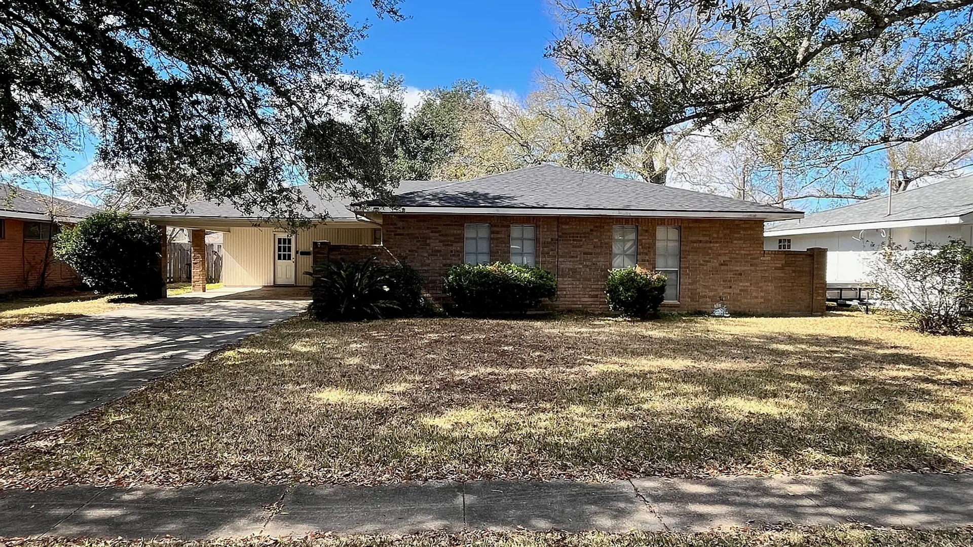 Lake Charles House: 144 Lee Street