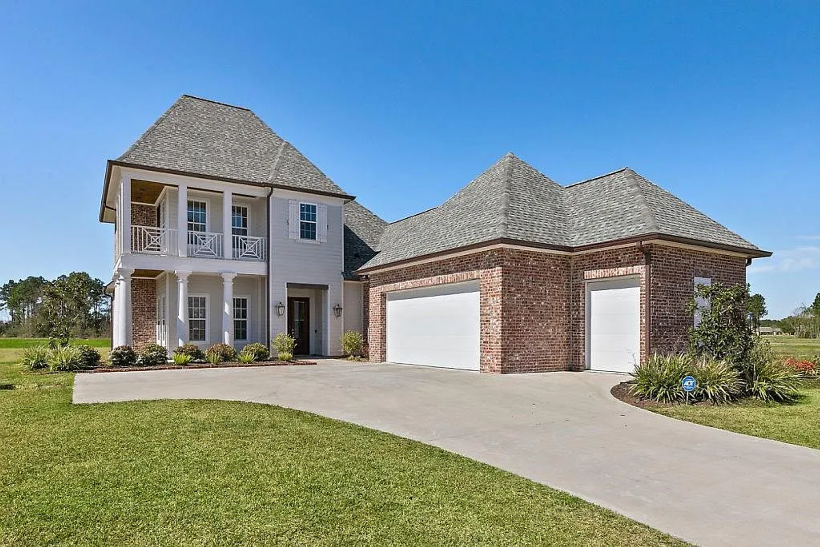 Lake Charles House: 6418 White Oleander Circle