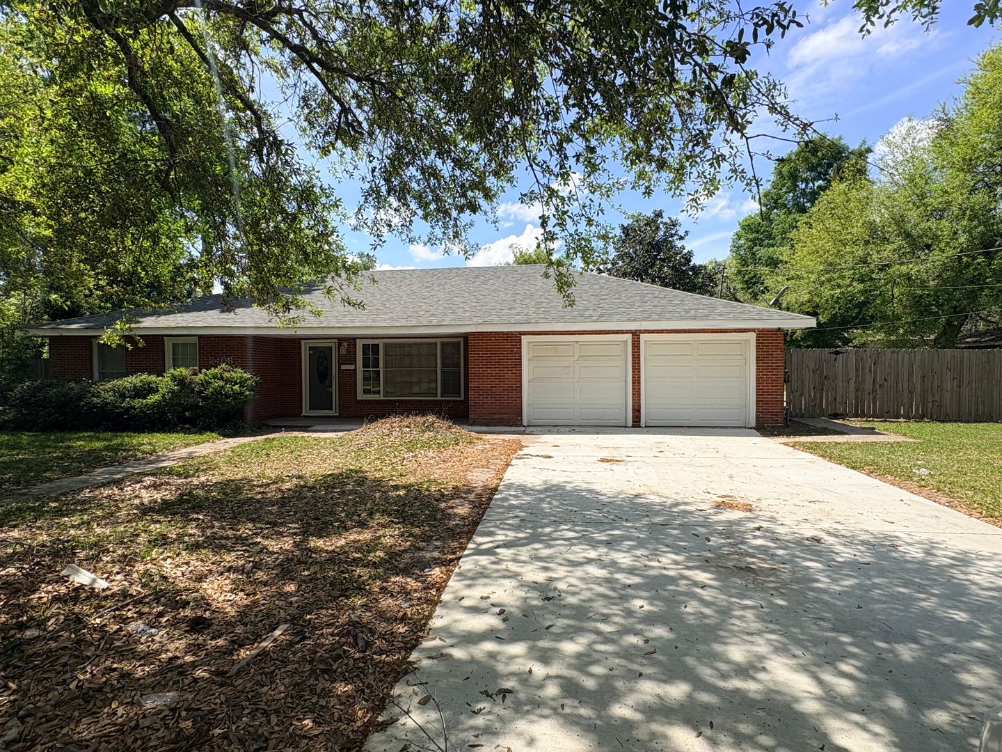 Lake Chares House: 2406 2nd Avenue