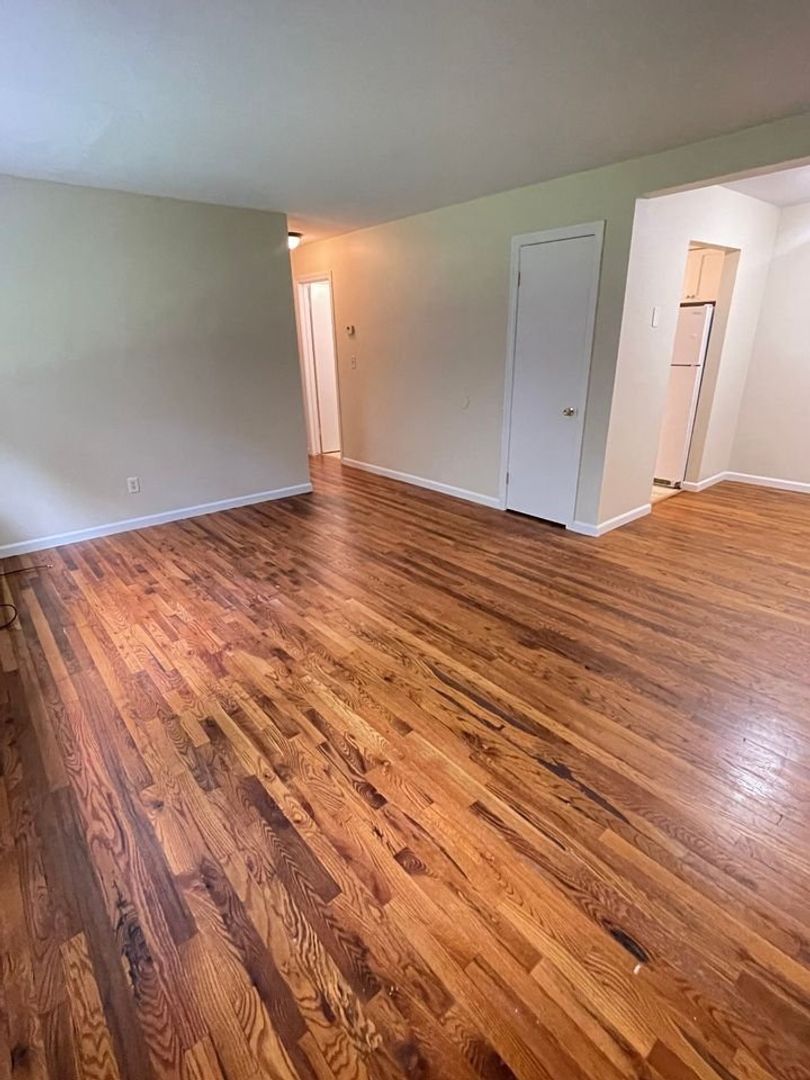 Barkhamsted Apartment: 11-13 Meetinghouse Road