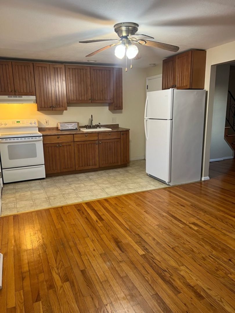 Griswold Apartment: 358 East Main Street