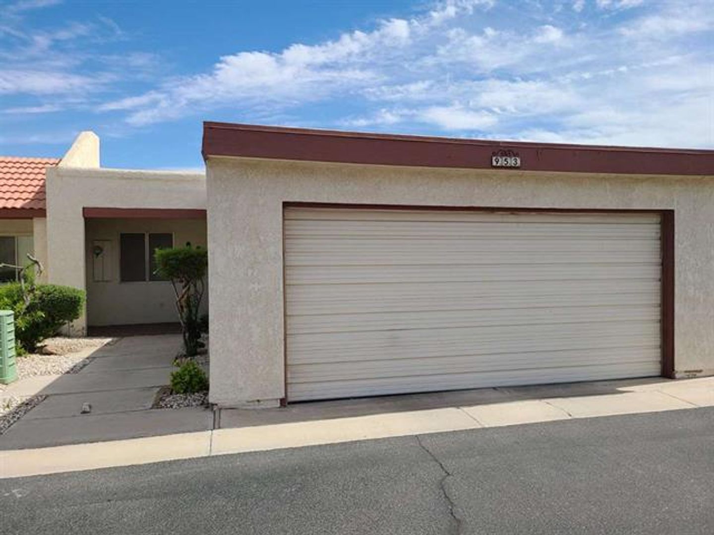 YUMA House: 953 W Cortez Ln