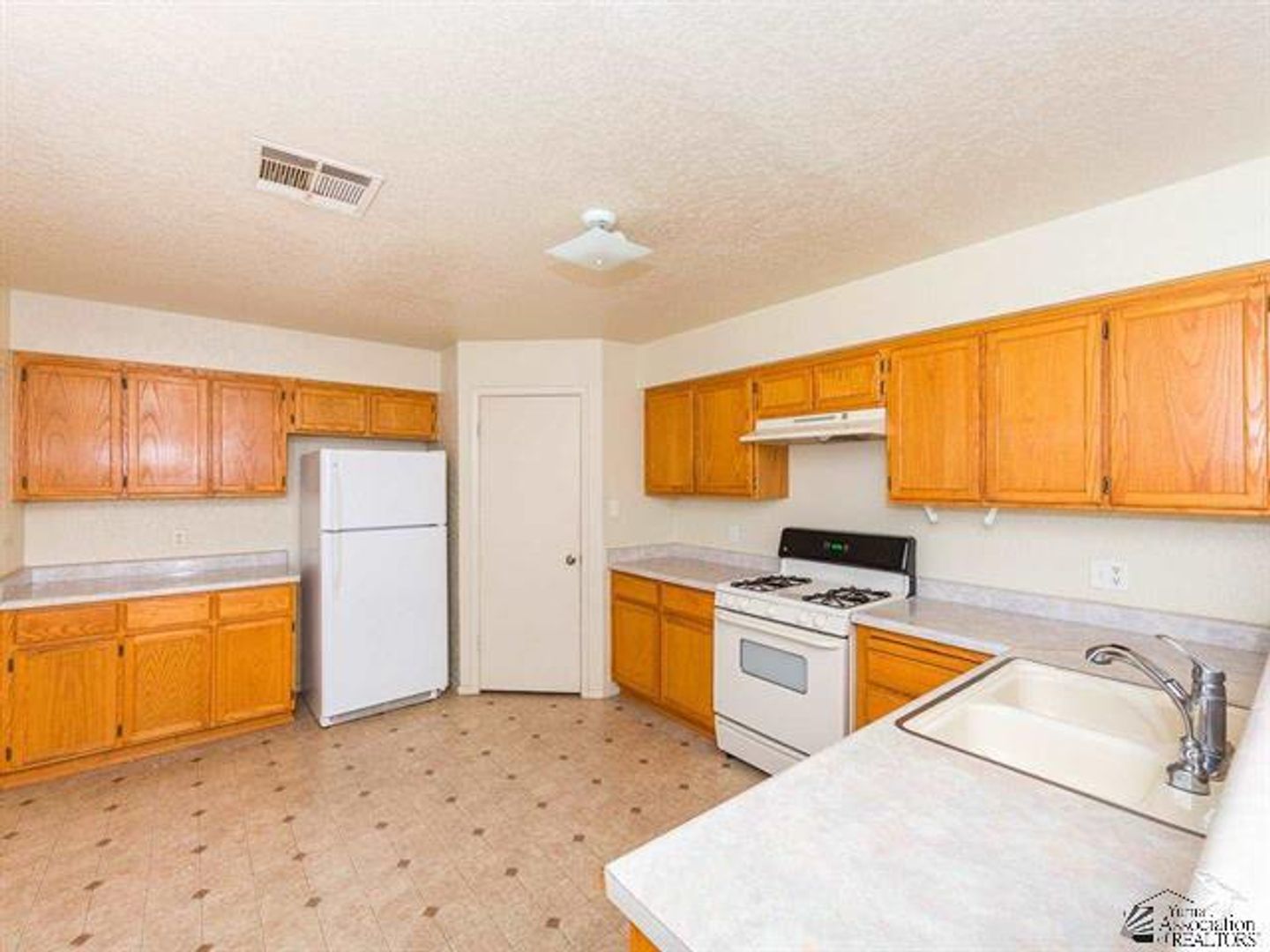 Yuma House: 11271 E 25th Pl