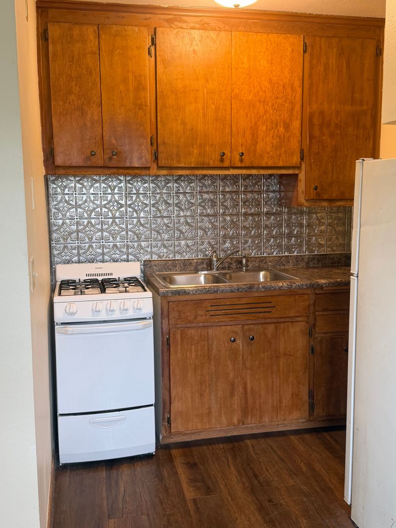 Heights Apartments - 4347 University 4 of 5