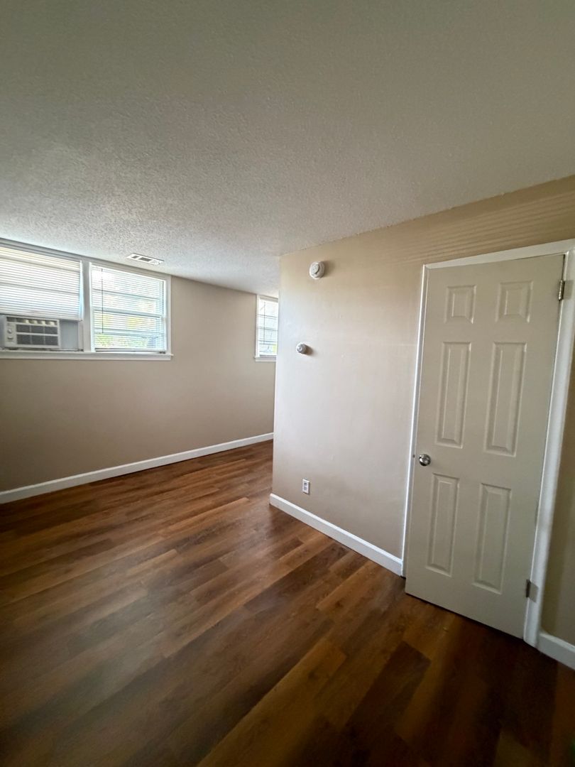 Columbia Heights Apartment: 538 Summit Street NE