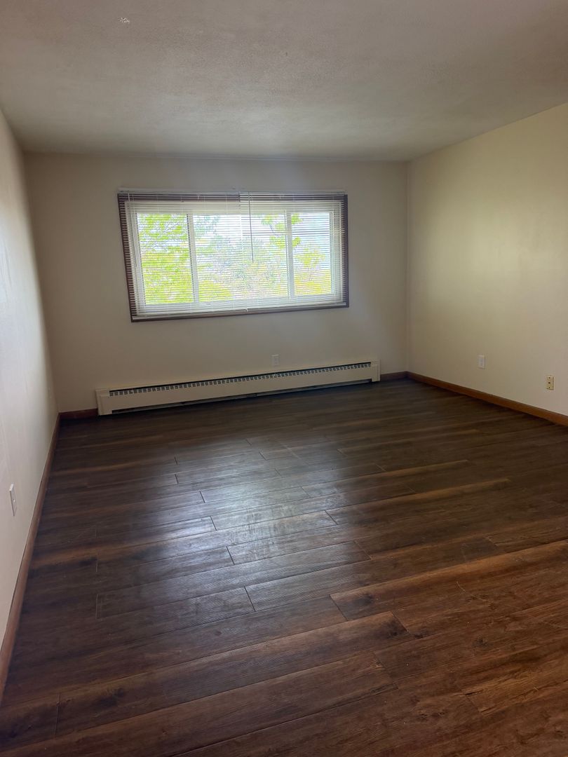Columbia Heights Apartment: 4347 University Ave NE