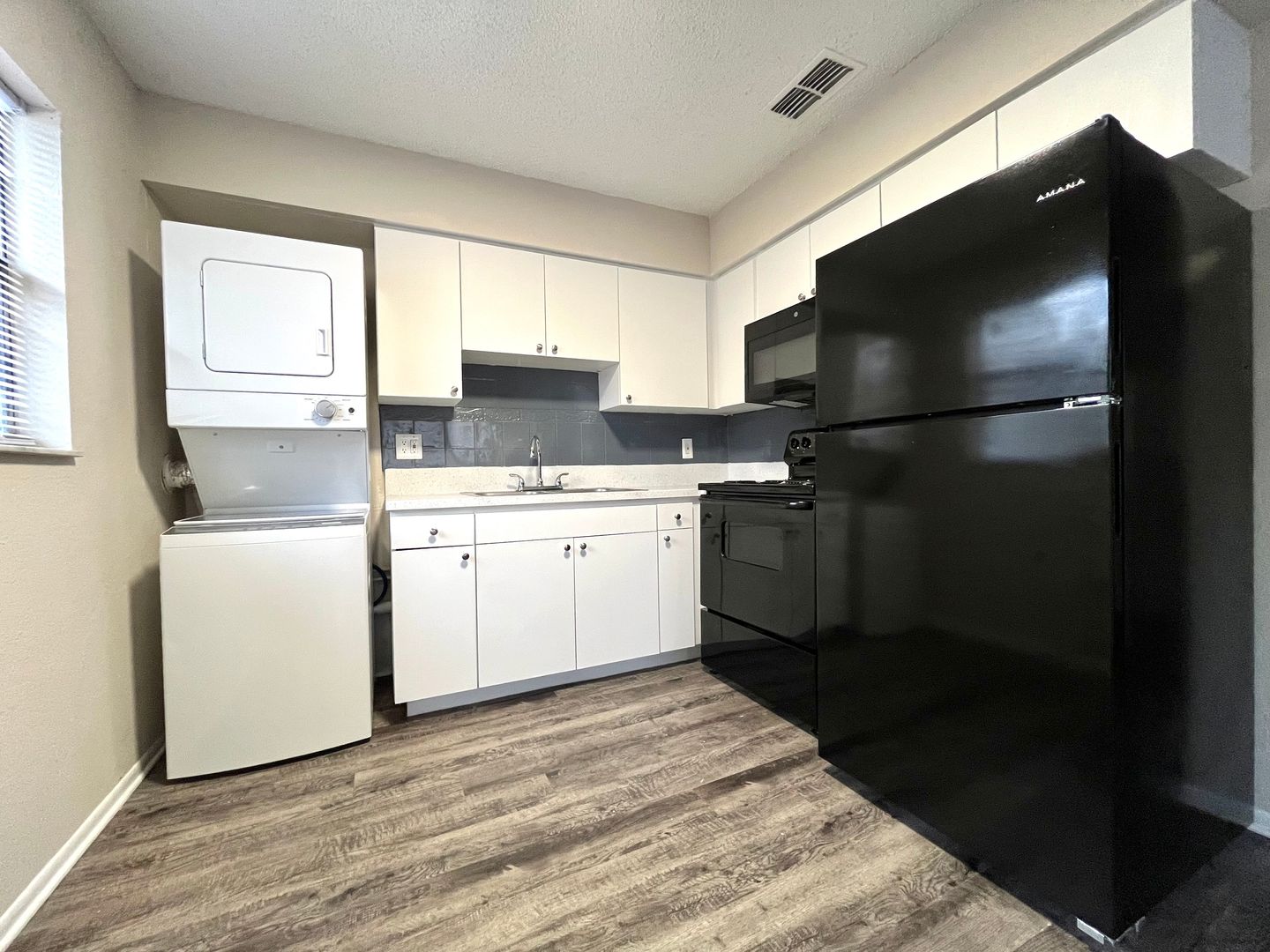 Pinellas Park Apartment: 4071 76th Ave N