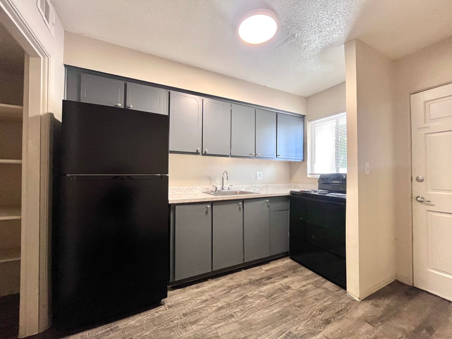 Kenneth City Apartment: 4000 58th St N