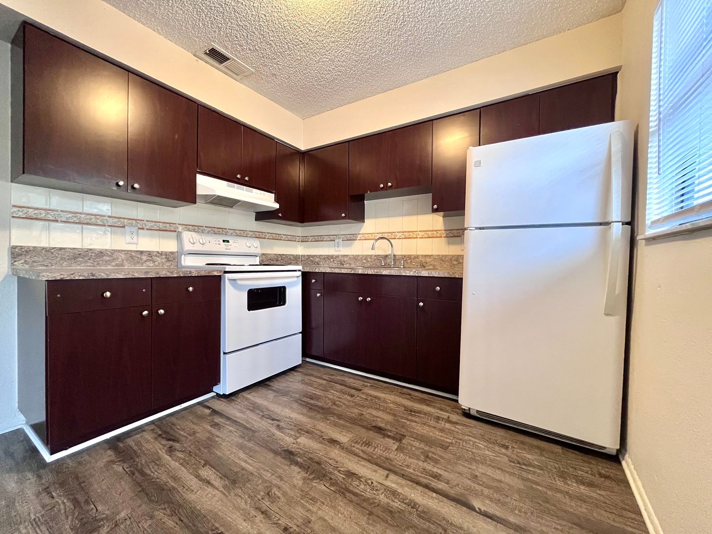 Pinellas Park Apartment: 4071 76th Ave N