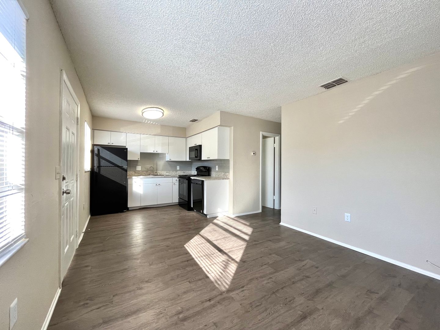 Pinellas Park Apartment: 4071 76th Ave N