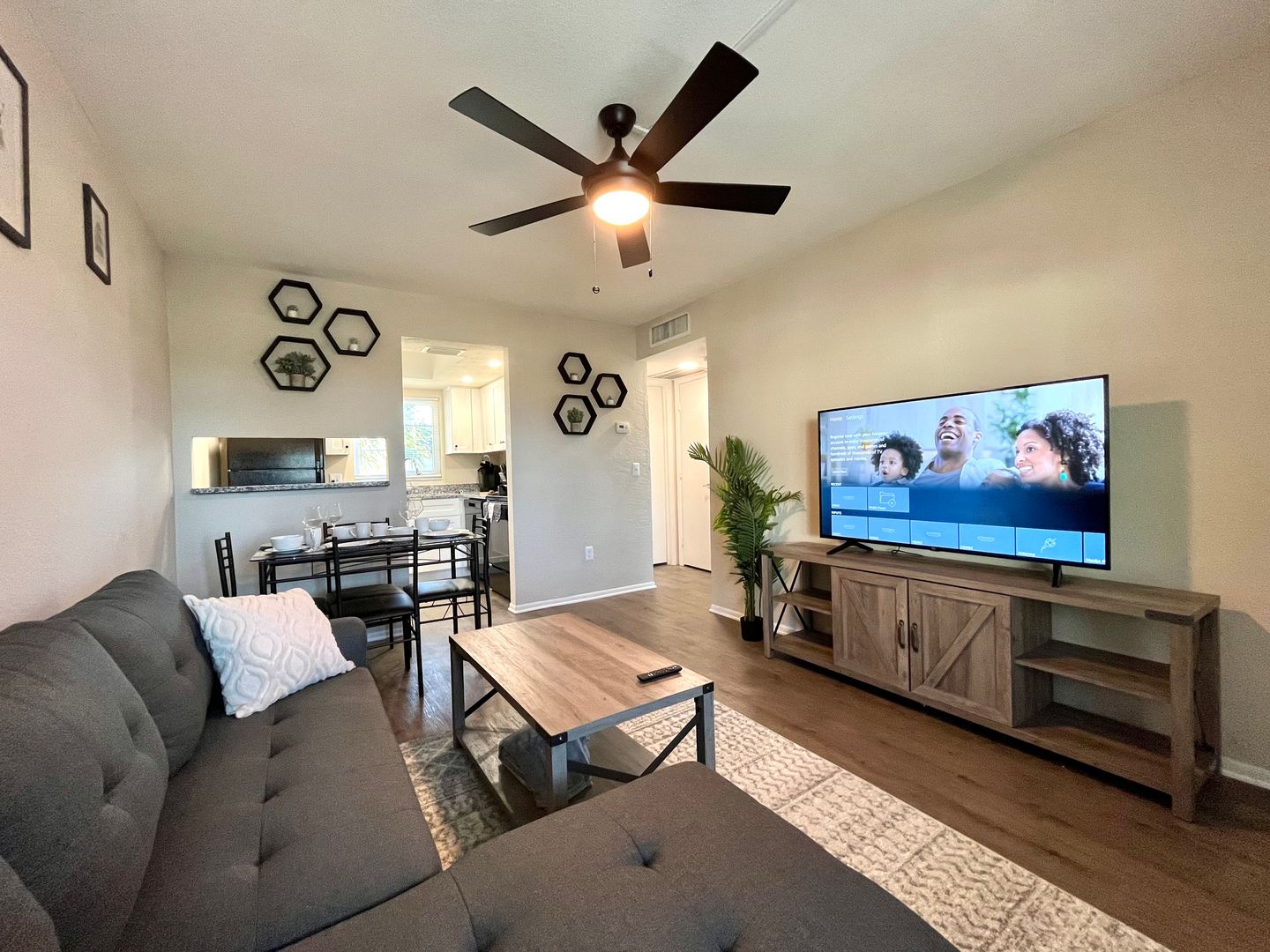 St. Petersburg Apartment: 4771 100th Way N