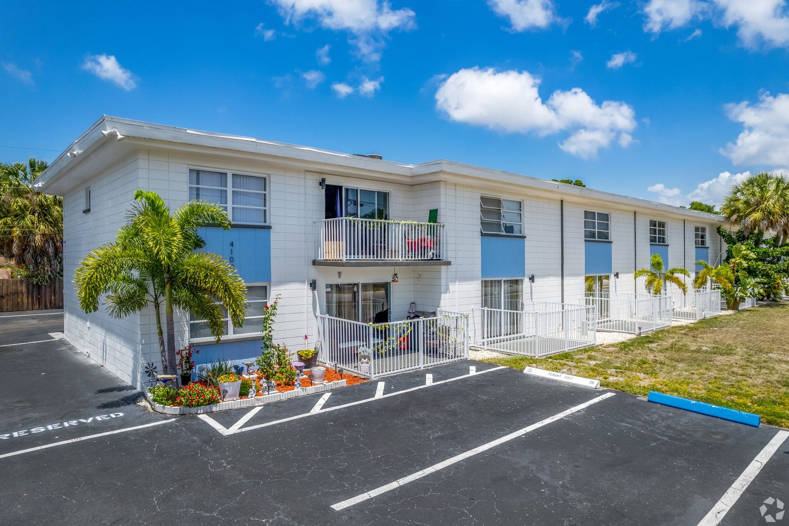 Kenneth City Apartment: 4000 58th St N