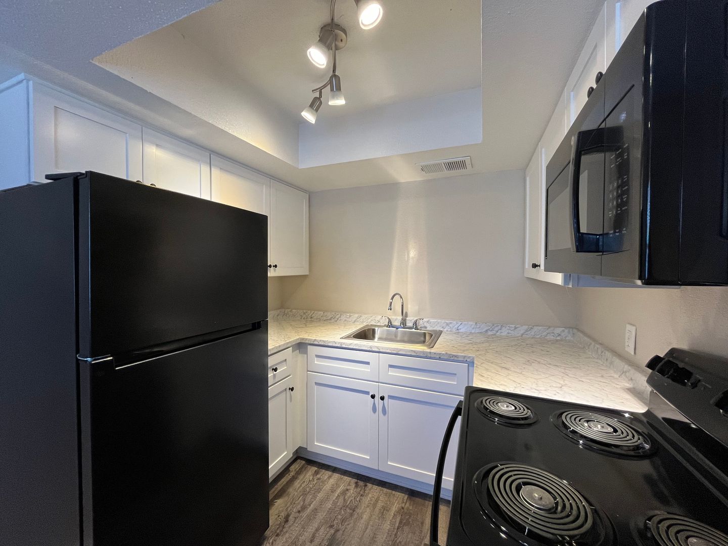 Pinellas Park Apartment: 4675 72nd Ave N