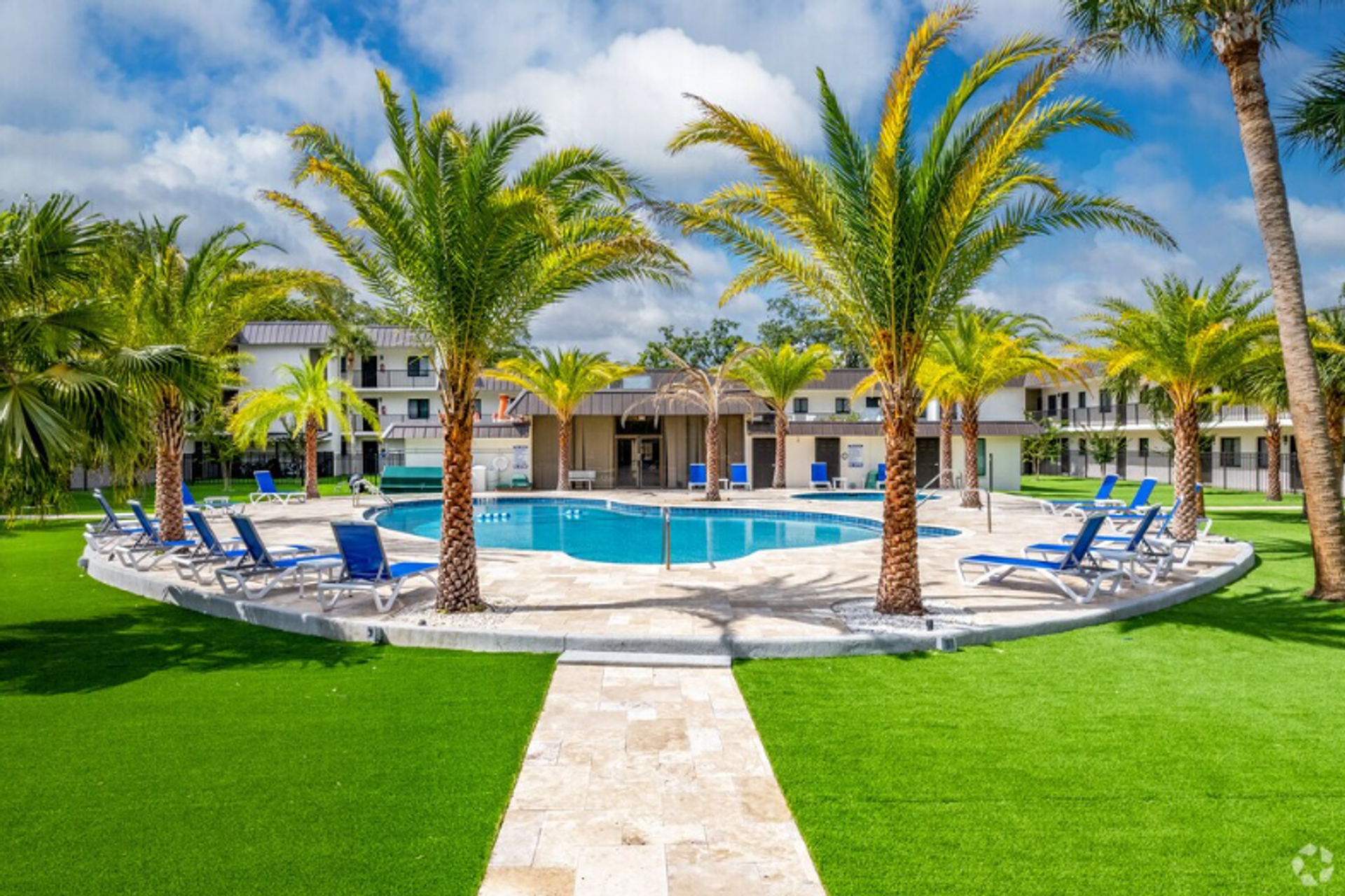 Clearwater Apartment: 2025 Rogers St
